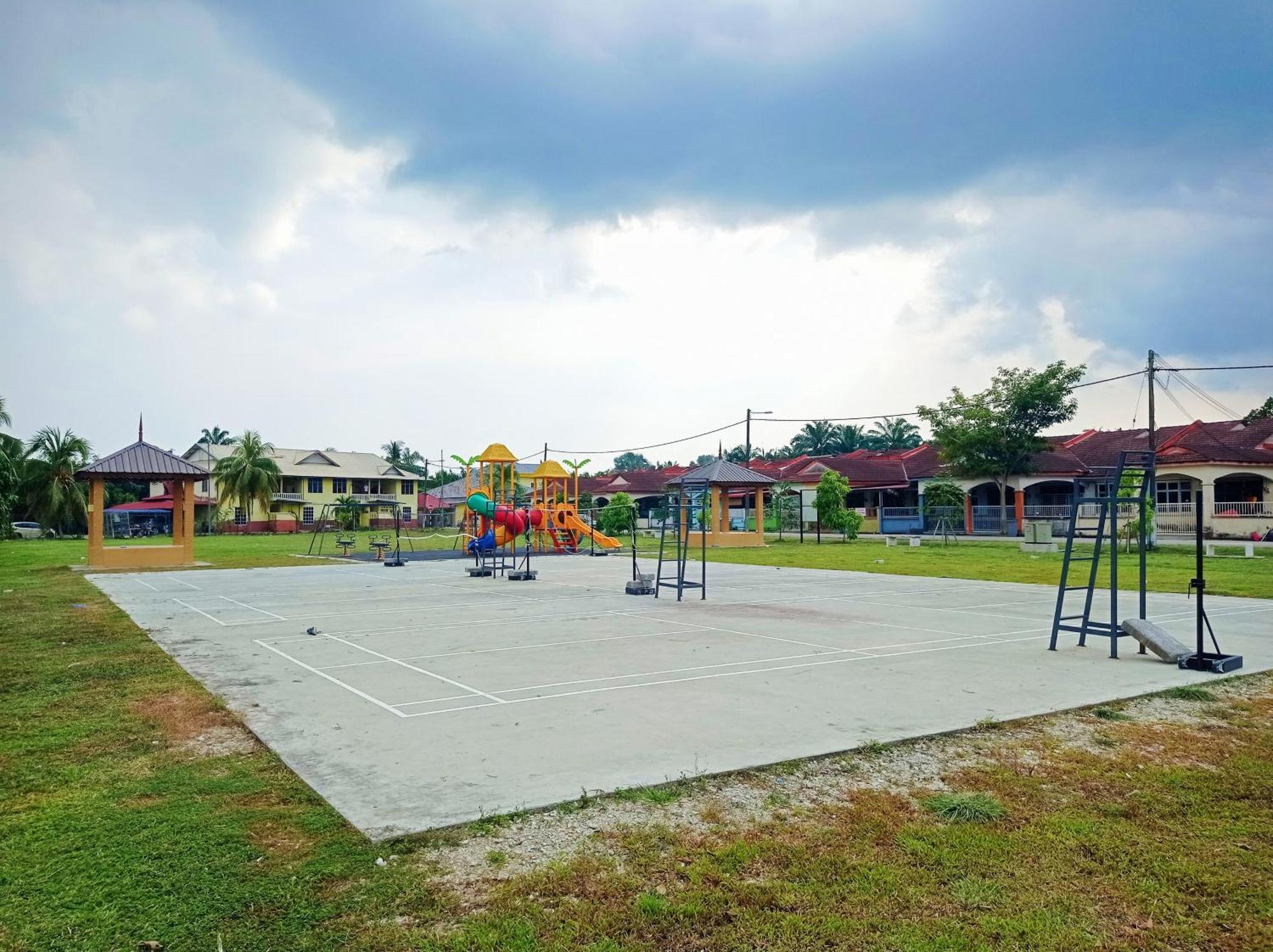 Homestay Melewar Parit Raja Exterior photo
